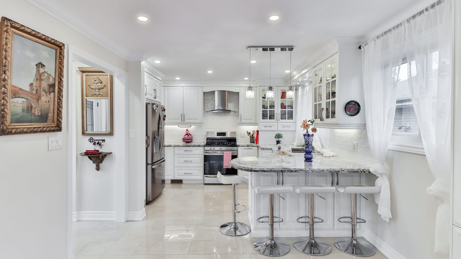 Kitchen Islands vs. Peninsulas